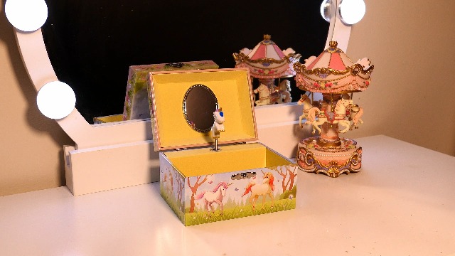 Amazon.com: The San Francisco Music Box Company Keepsake Musical